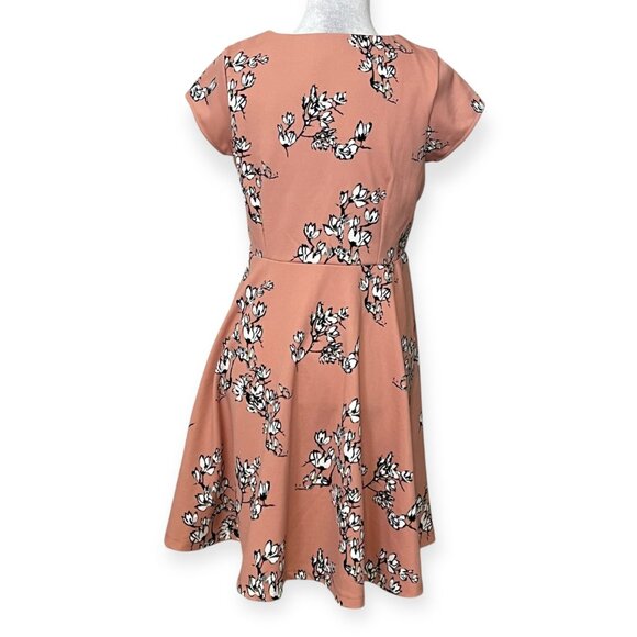 Zink London Size M Peach Floral Fit & Flare Dress Short Sleeve Lined Side Zip - Picture 2 of 11